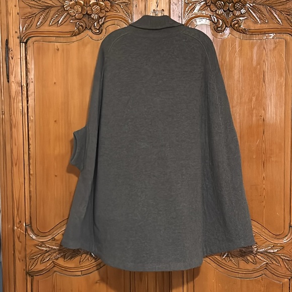 Stella McCartney Gray Heather Cape/Poncho Style Sweater - Picture 2 of 4